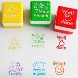 24 PCS / Box Lehrerkommentare Cartoon Plastic Square Stamps Buntes Muster Kinderspielzeugstempel